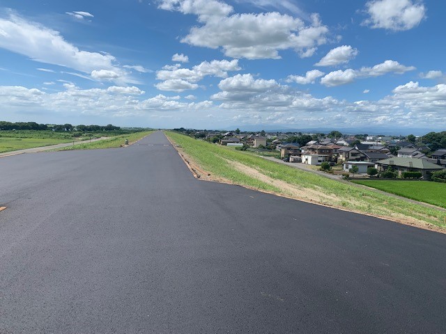 某河川　舗装工事