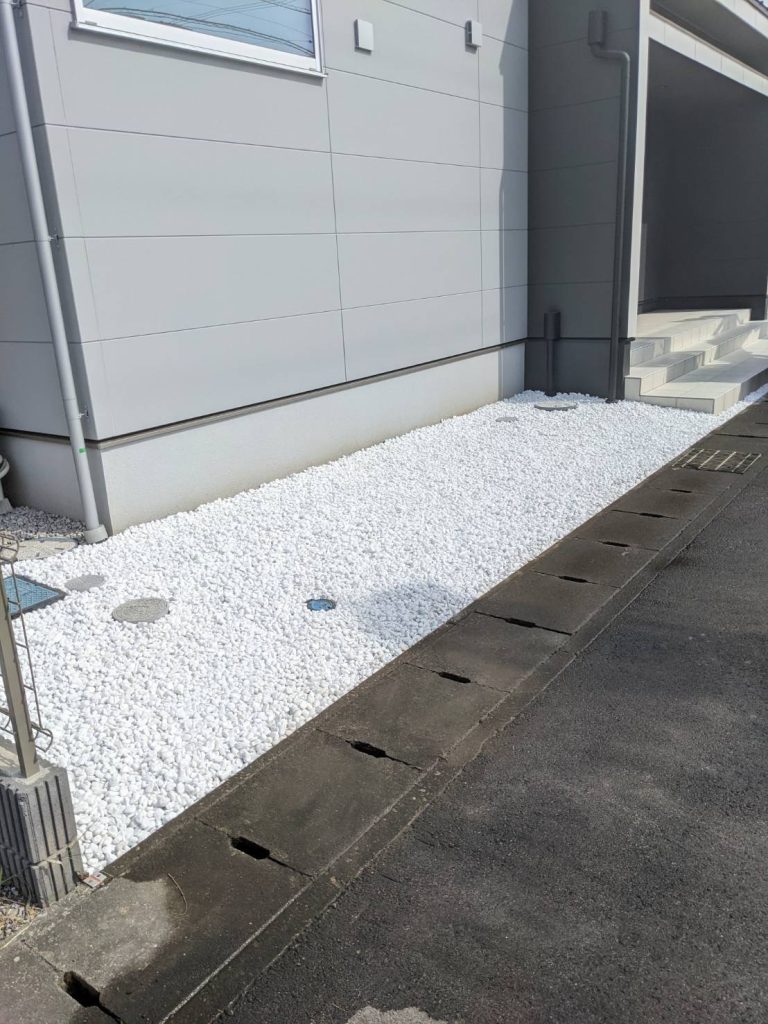 栃木県鹿沼市 白玉砂利敷設 外構工事